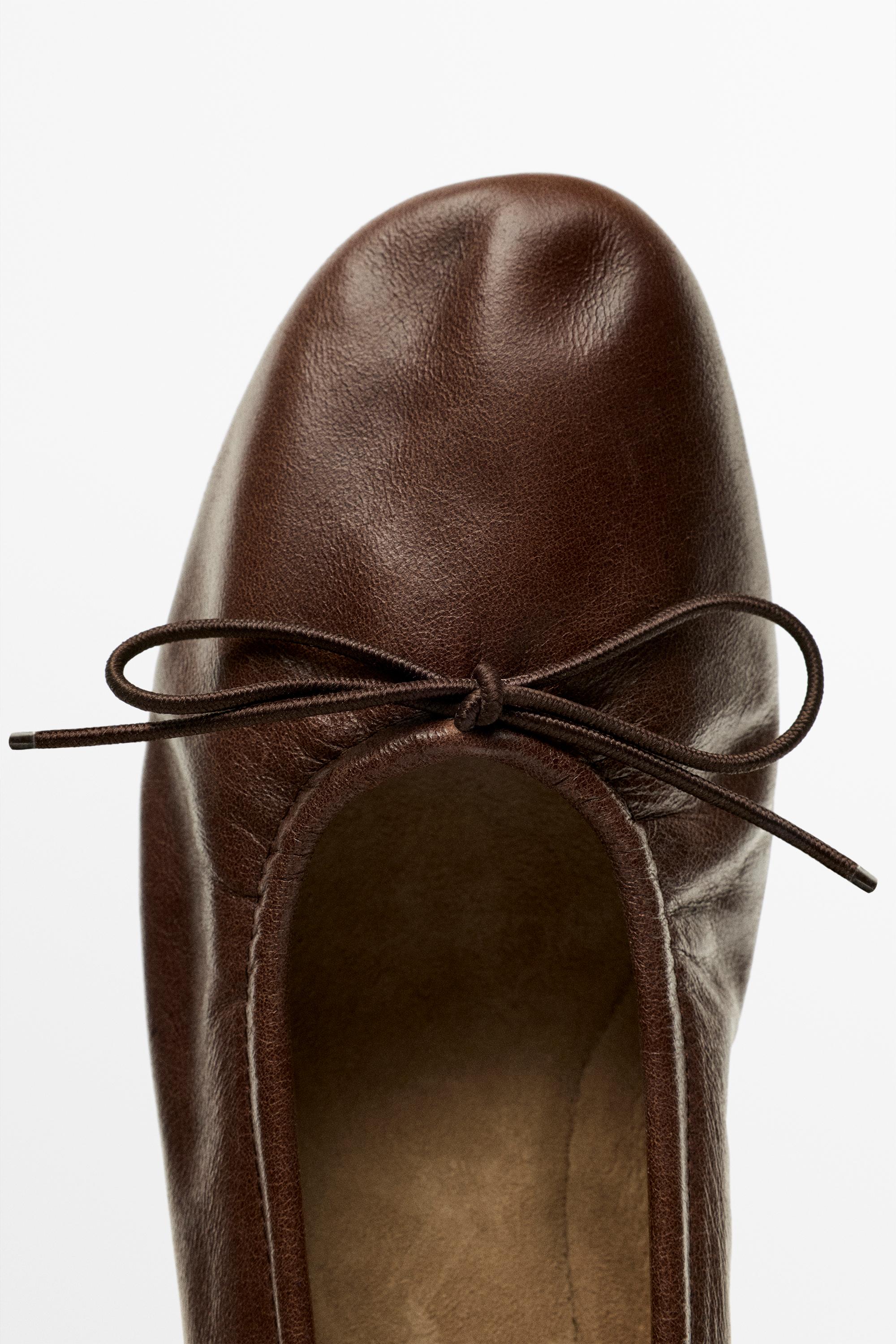 Heeled ballet flat